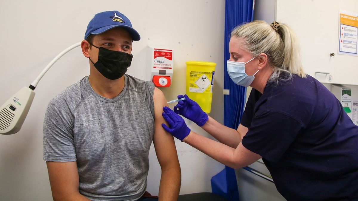 Očkování v Anglii předešlo 60 tisícům mrtvých, uvádí tamní úřad zdraví